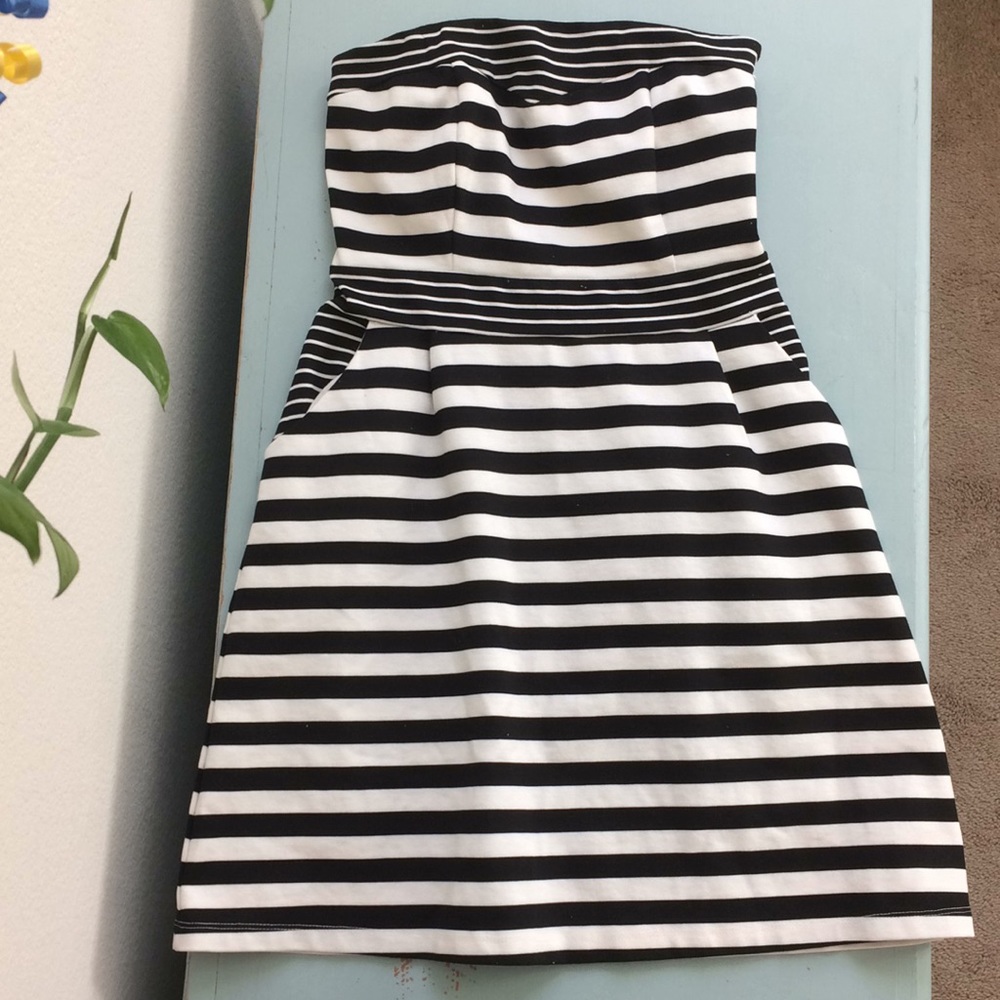 Strapless striped dress